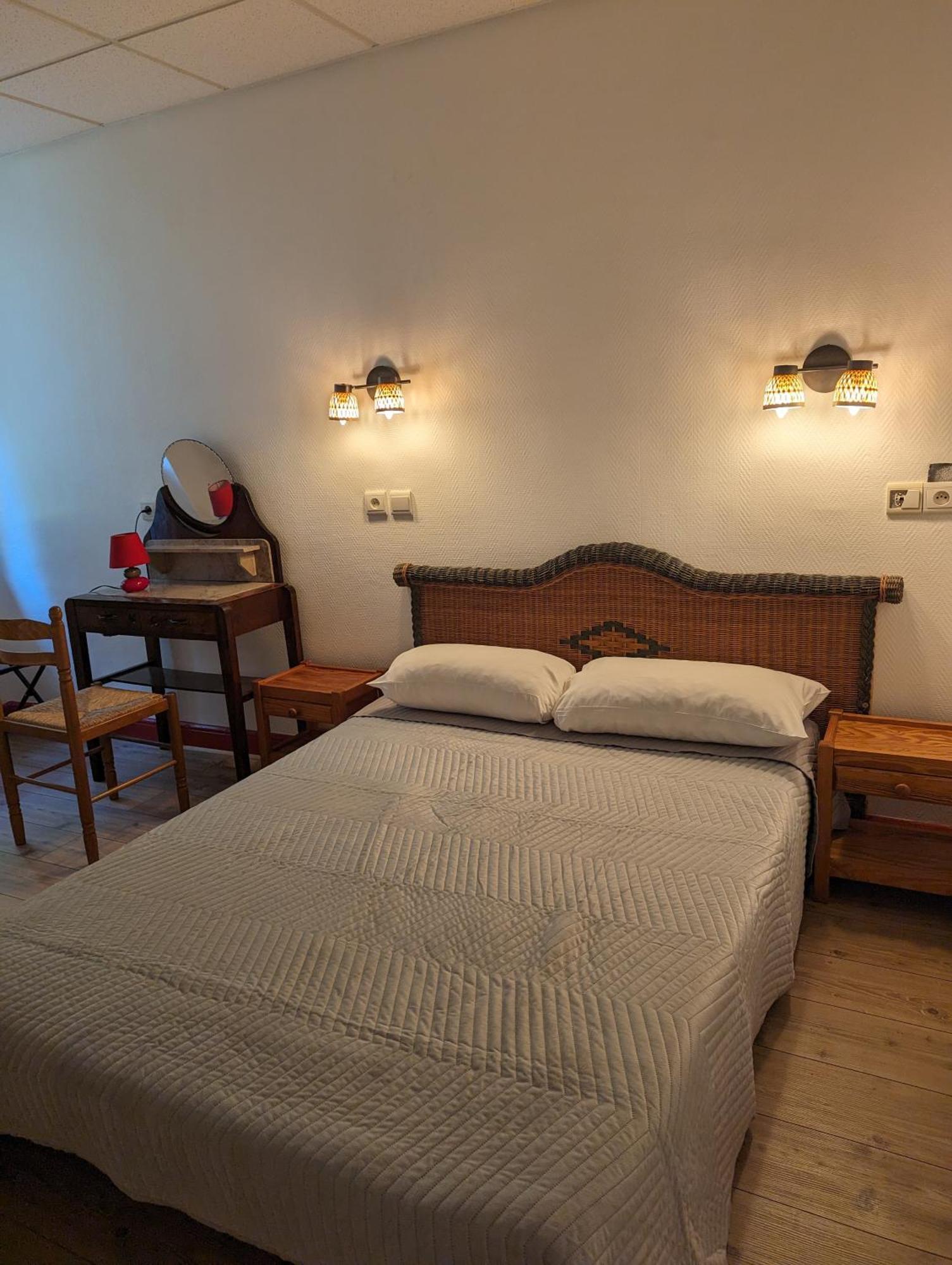 Auberge Des Pins Aubenas Eksteriør bilde