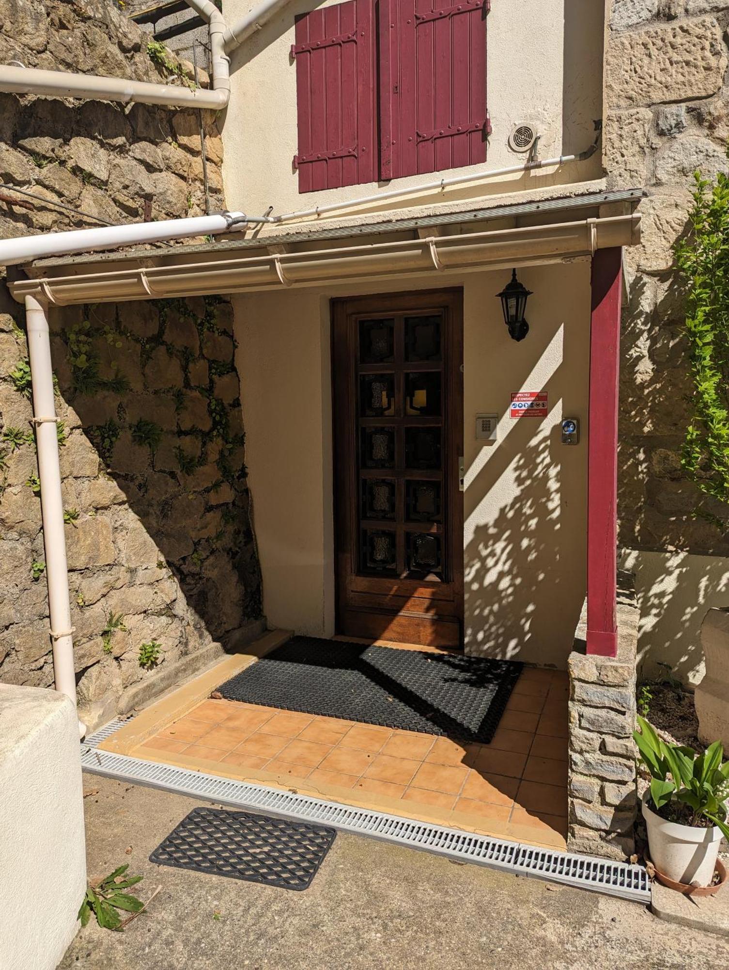 Auberge Des Pins Aubenas Eksteriør bilde