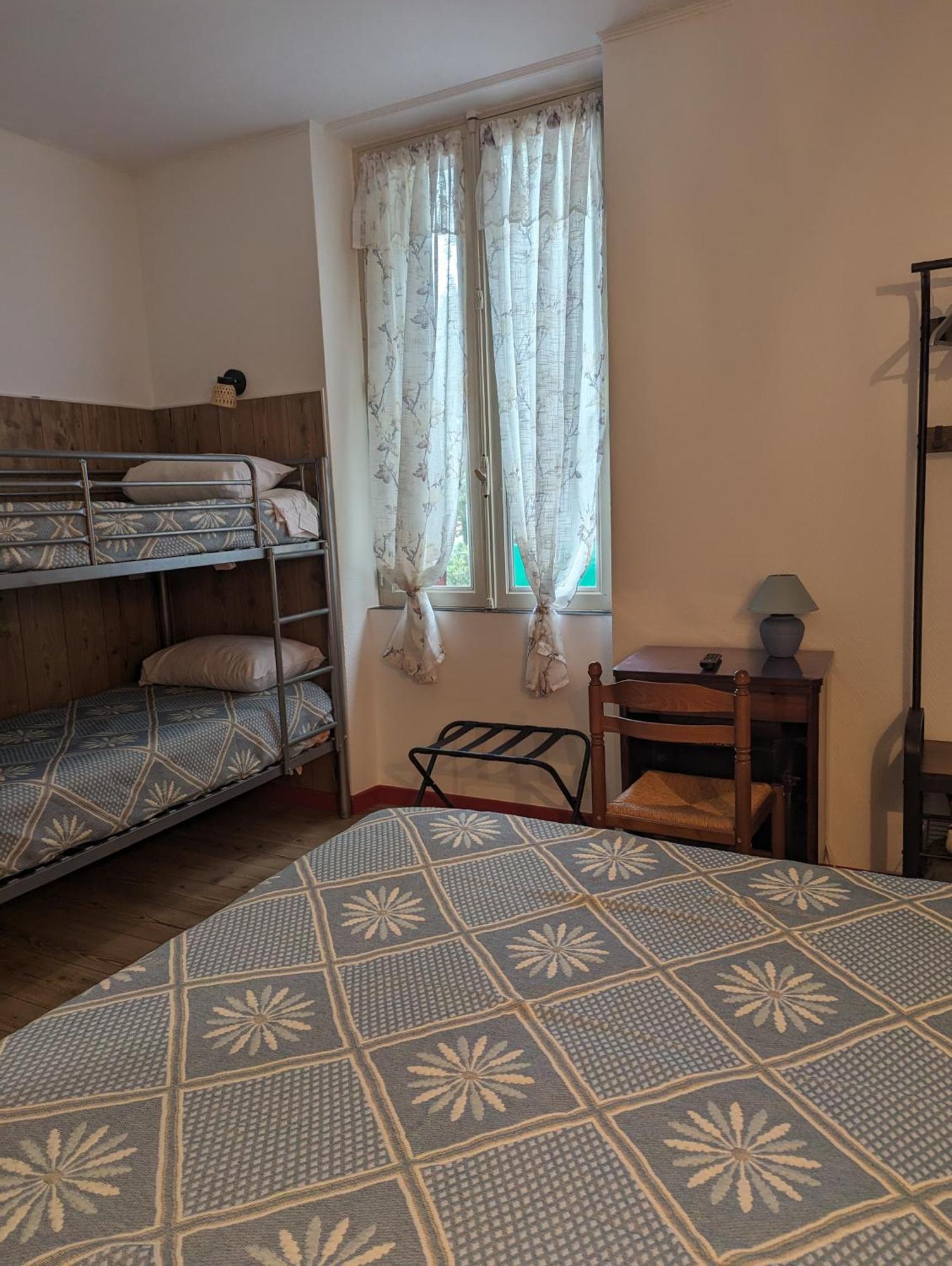 Auberge Des Pins Aubenas Eksteriør bilde