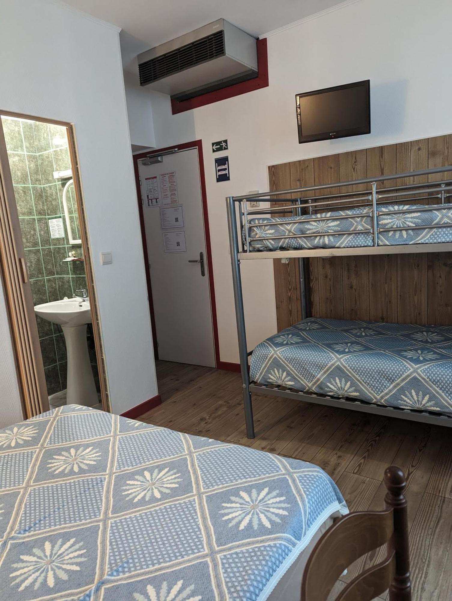 Auberge Des Pins Aubenas Eksteriør bilde